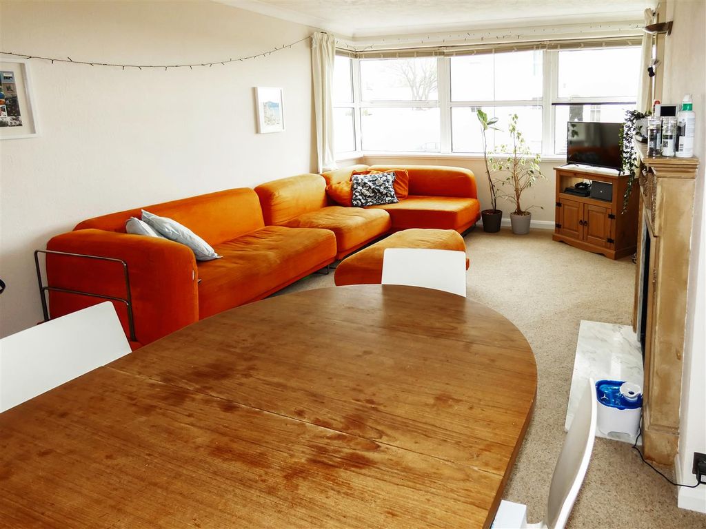 2 bed flat for sale in Channel Keep, St. Augustine Road, Littlehampton BN17, £200,000