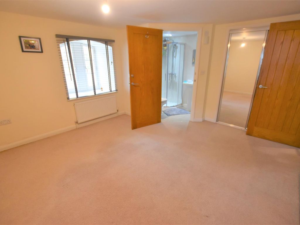 2 bed flat for sale in High Street, Oakhill, Radstock BA3, £199,950