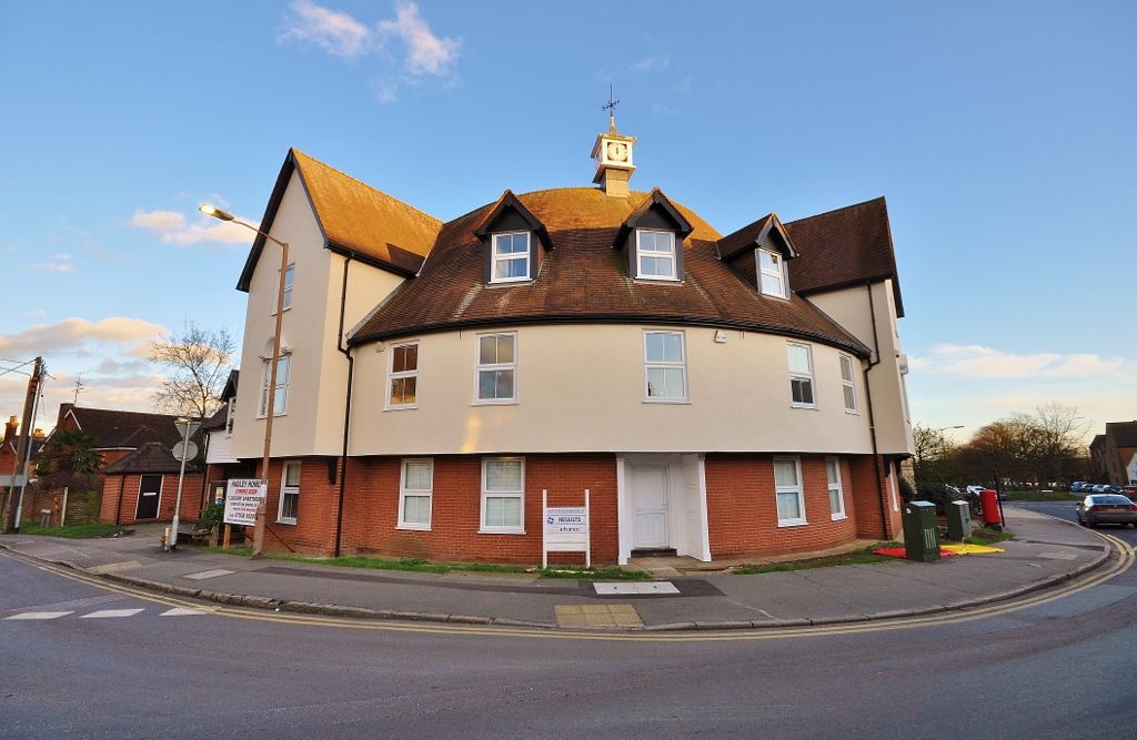 1 bed flat for sale in Braintree Road, Dunmow CM6, £237,000