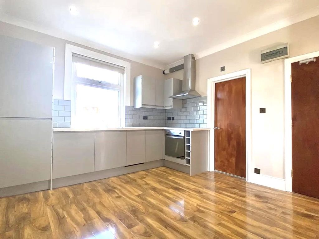 2 bed flat for sale in Trafford, Thornton Heath CR7, £247,000