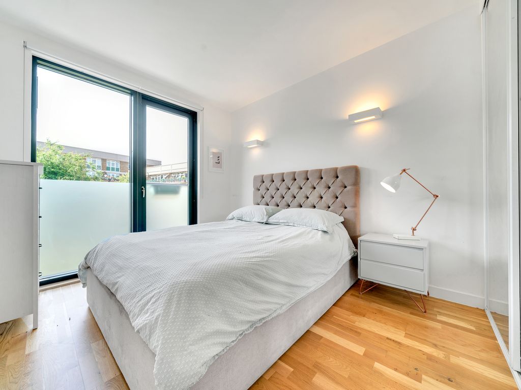 1 bed flat for sale in Wynne Road, Brixton, London SW9, £315,000