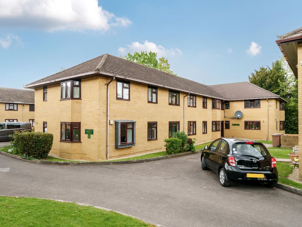 2 bed flat for sale in Micheldever Road, Andover SP10, £160,000