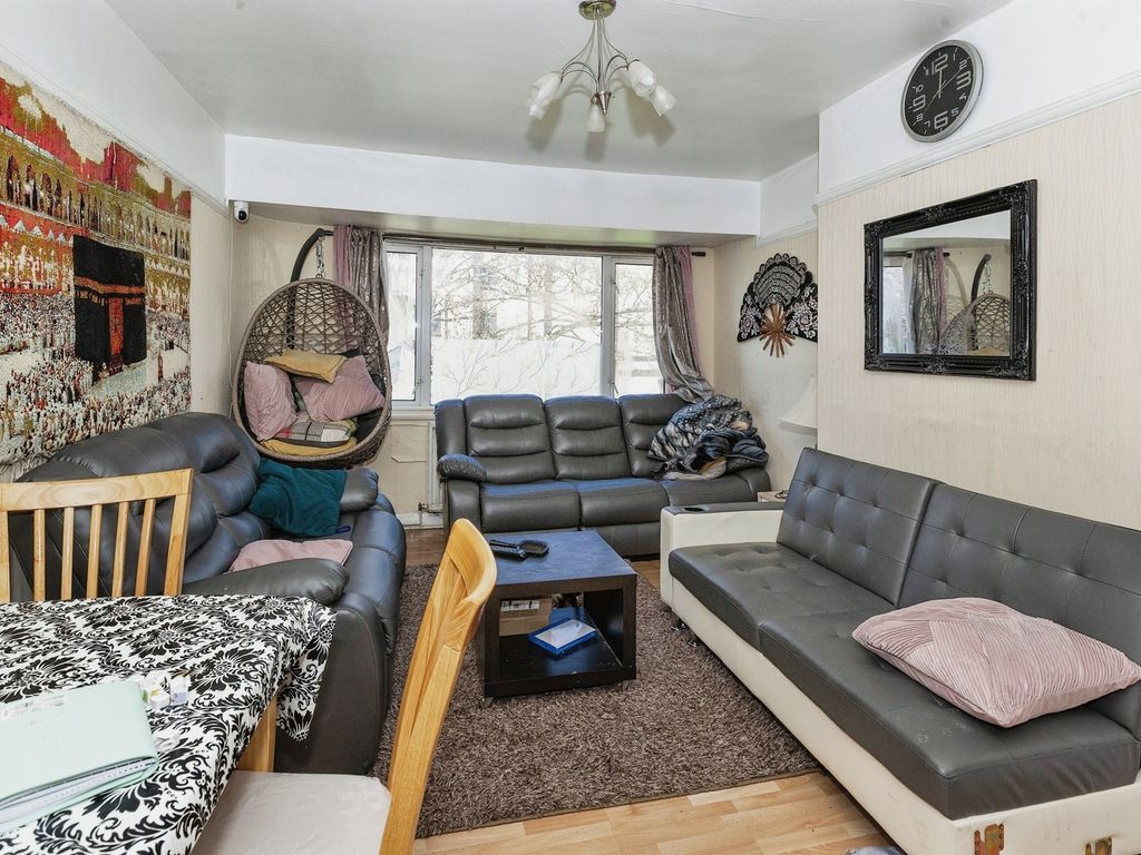2 bed maisonette for sale in Adelphi Gardens, Slough SL1, £185,000