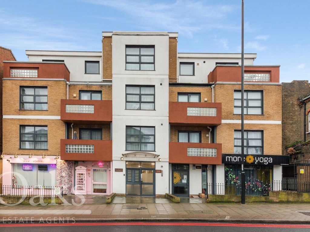 2 bed flat for sale in Norwood Road, London SE27, £300,000