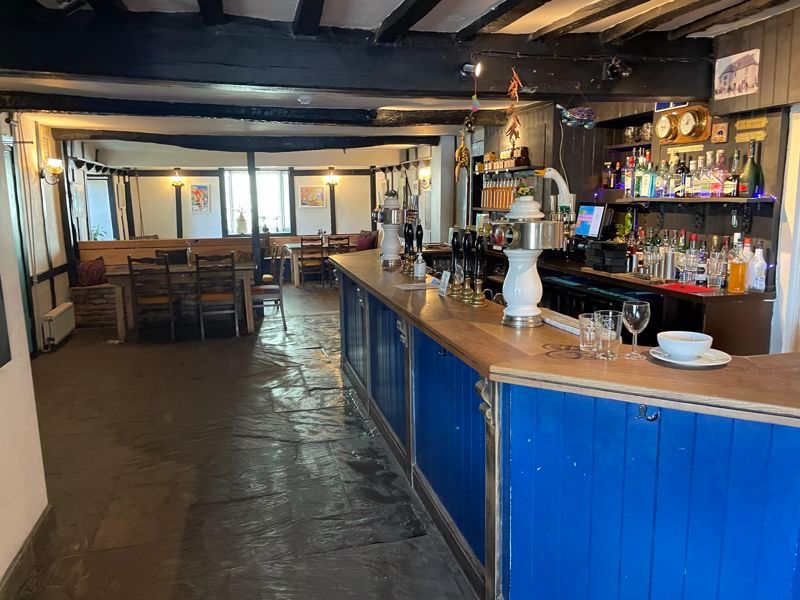 Pub/bar for sale in Knockdown, Tetbury GL8, £1,750,000