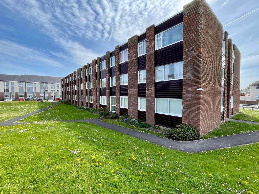 1 bed flat for sale in Greystoke Court, Blackpool FY4, £60,000