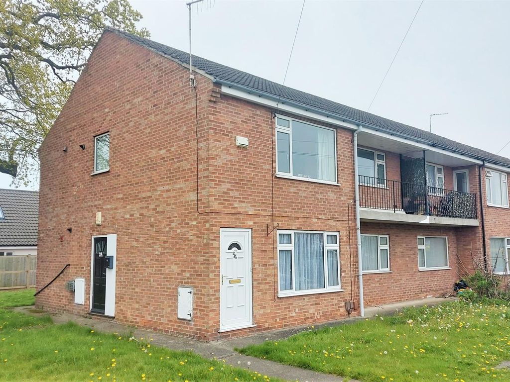 2 bed flat for sale in Woodlands Grove, York YO31, £200,000