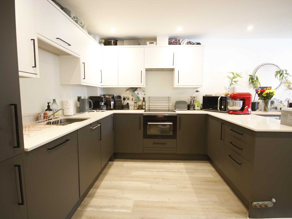 1 bed flat for sale in The Cross, Ashley Cross, Poole BH14, £194,950