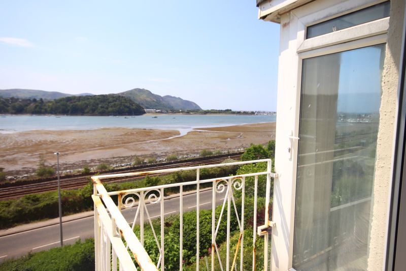 2 bed flat for sale in Warren Drive, Deganwy, Conwy LL31, £229,950