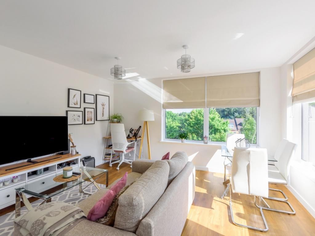 1 bed flat for sale in Broad Lane, Bracknell, Berkshire RG12, £210,000