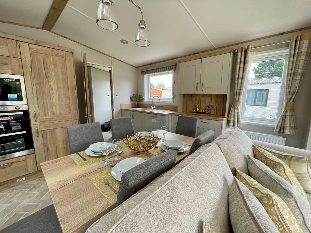 3 bed mobile/park home for sale in 2 Hillview, Hoburne Torbay, Grange Road, Paignton TQ4, £143,750