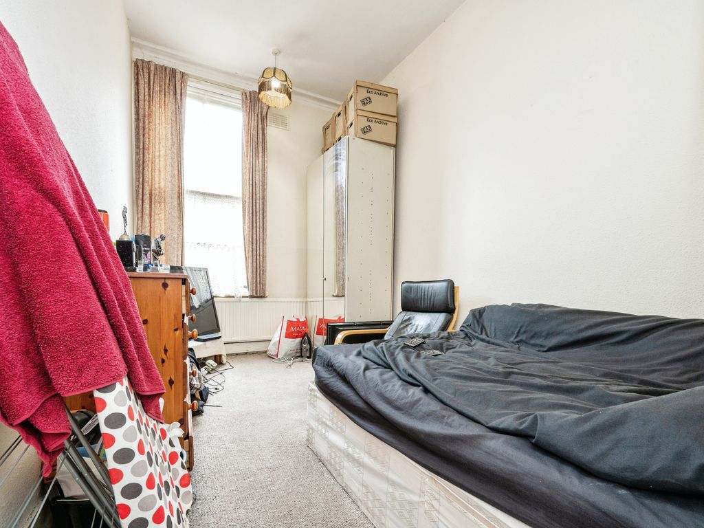 2 bed maisonette for sale in Bromham Road, Bedford, Bedfordshire MK40, £200,000