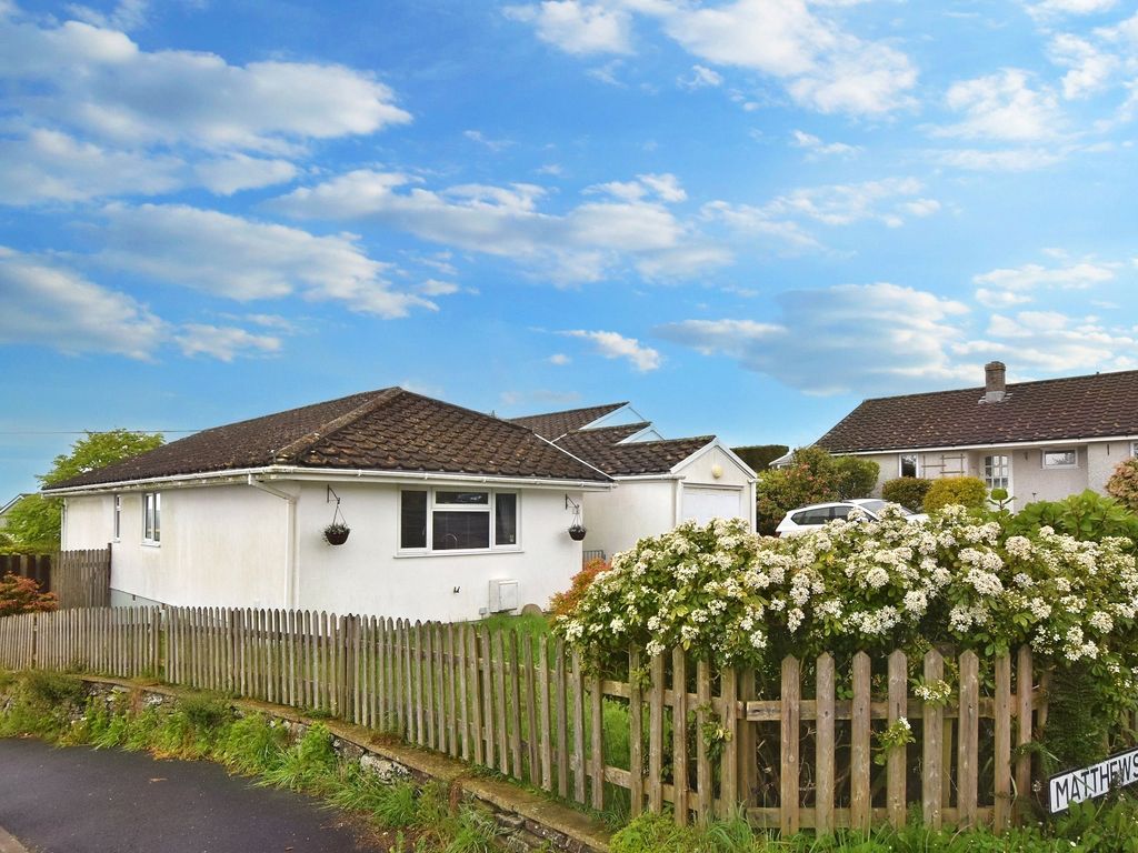3 bed bungalow for sale in Matthews Way, Menheniot, Liskeard, Cornwall PL14, £275,000