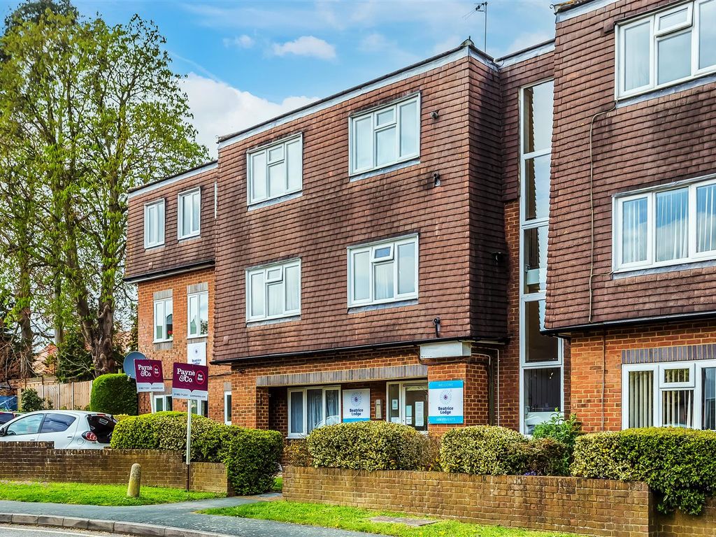 1 bed flat for sale in Beatrice Road, Oxted RH8, £225,000