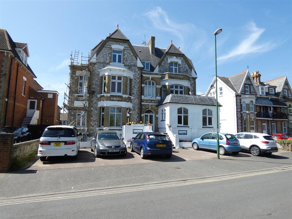 1 bed flat for sale in St. Catherines Road, Littlehampton BN17, £100,000