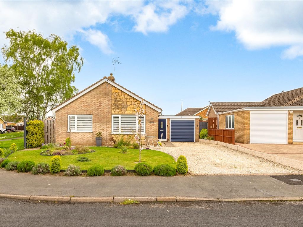 2 bed detached bungalow for sale in Skerries Close, North Hykeham, Lincoln LN6, £275,000