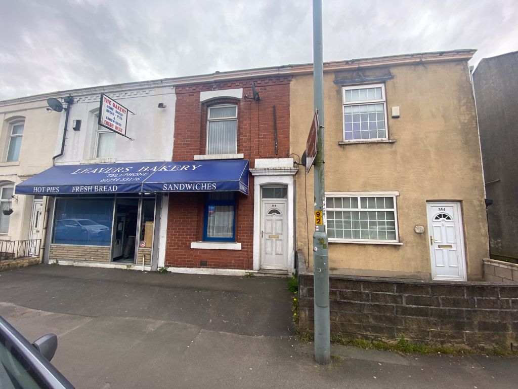 2 bed flat for sale in Bolton Road, Blackburn BB2, £95,000