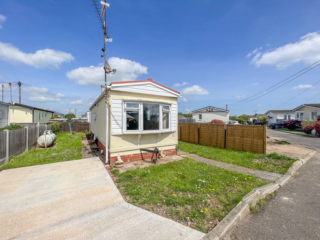 1 bed mobile/park home for sale in Hockley Mobile Homes, Lower Road, Hockley SS5, £69,995