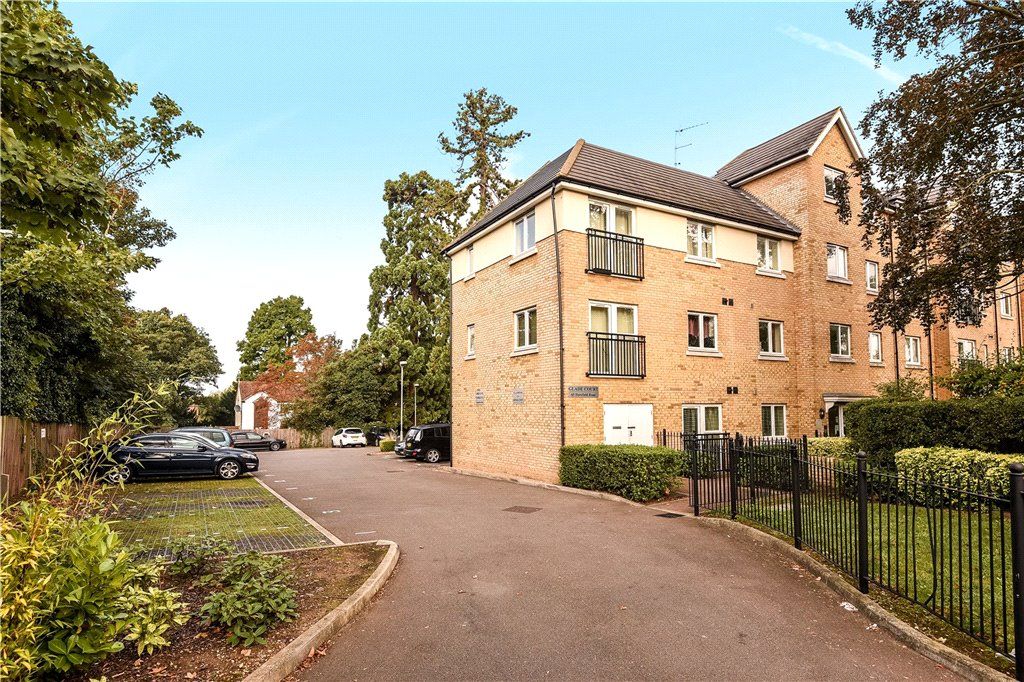 1 bed flat for sale in Harefield Road, Uxbridge, Middlesex UB8, £235,000