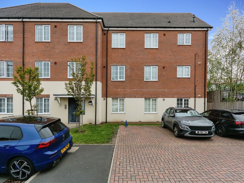 2 bed flat for sale in Welby Road, Hall Green, Birmingham B28, £190,000