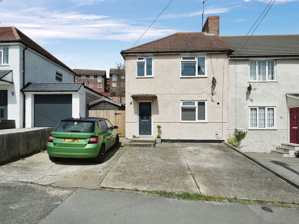 3 bed end terrace house for sale in Gibbon Road, Newhaven BN9, £310,000