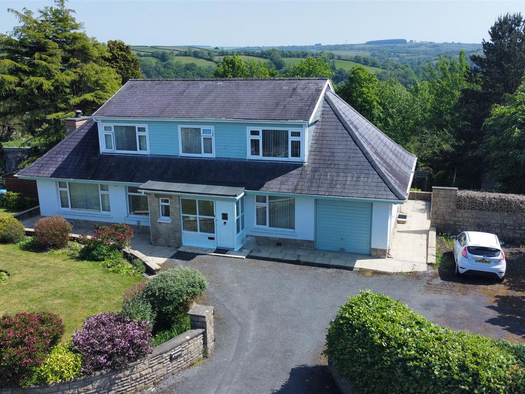 4 bed property for sale in The Beeches, Llandysul SA44, £300,000