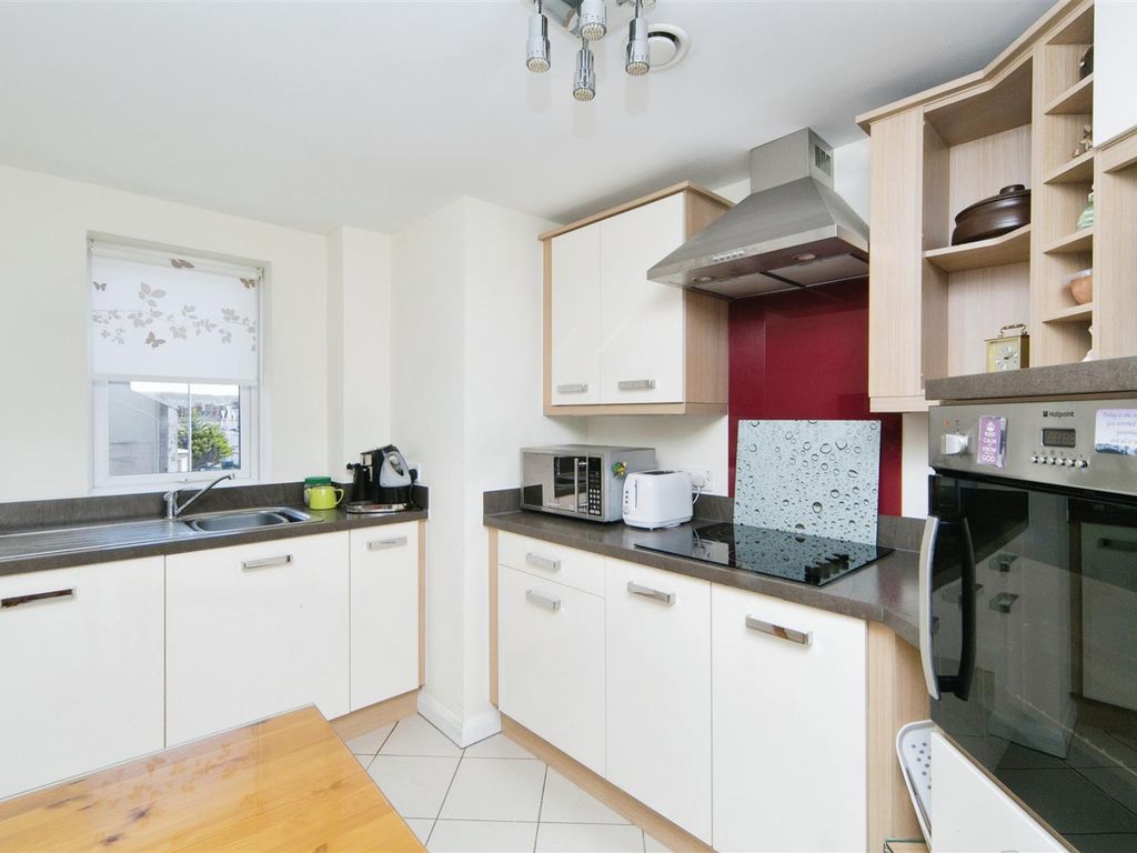 1 bed flat for sale in Cwrt Gloddaeth, Gloddaeth Street, Llandudno LL30, £170,000