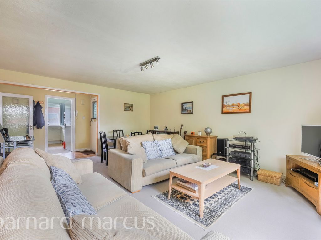 2 bed flat for sale in Kingston Road, New Malden KT3, £325,000