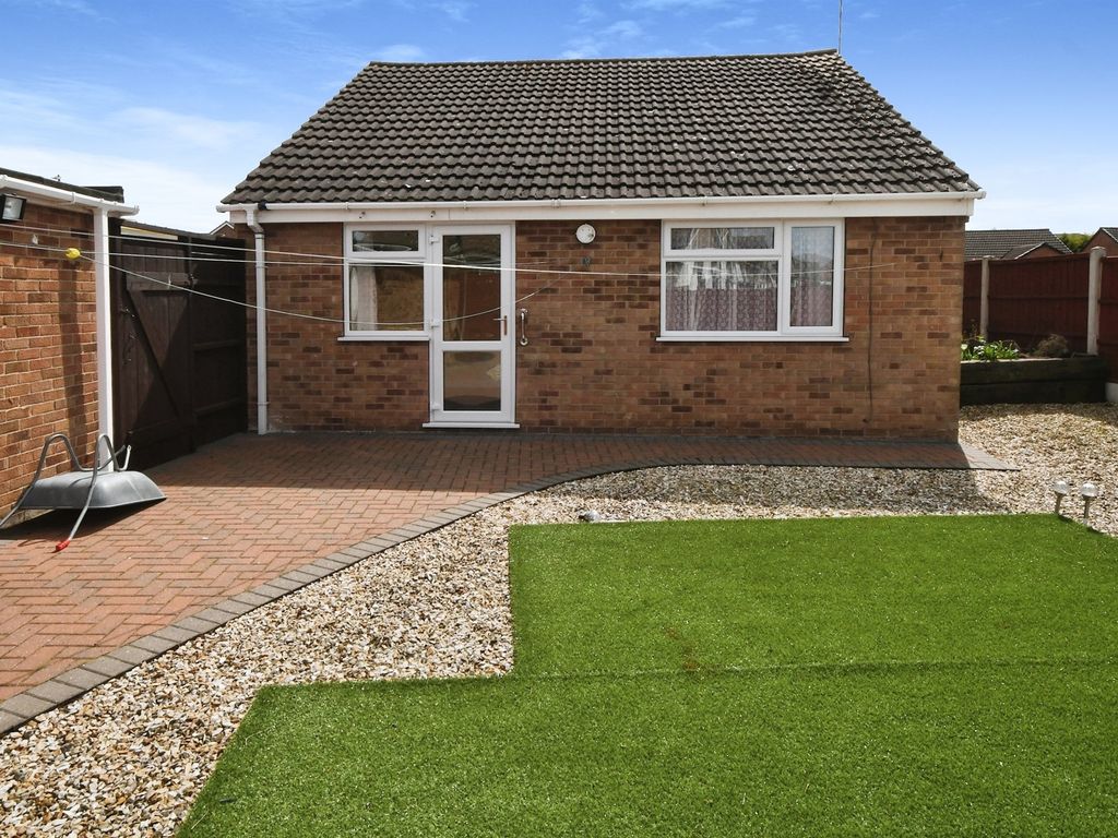 2 bed detached bungalow for sale in Aldergrove Crescent, Lincoln LN6, £200,000