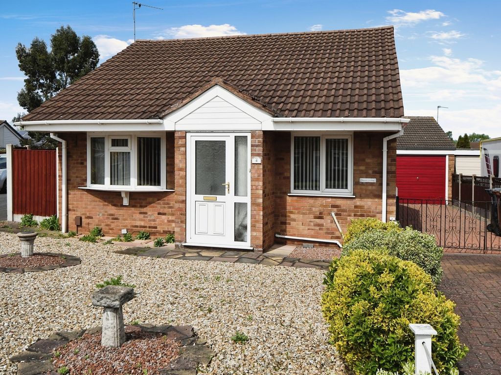 2 bed detached bungalow for sale in Aldergrove Crescent, Lincoln LN6, £200,000