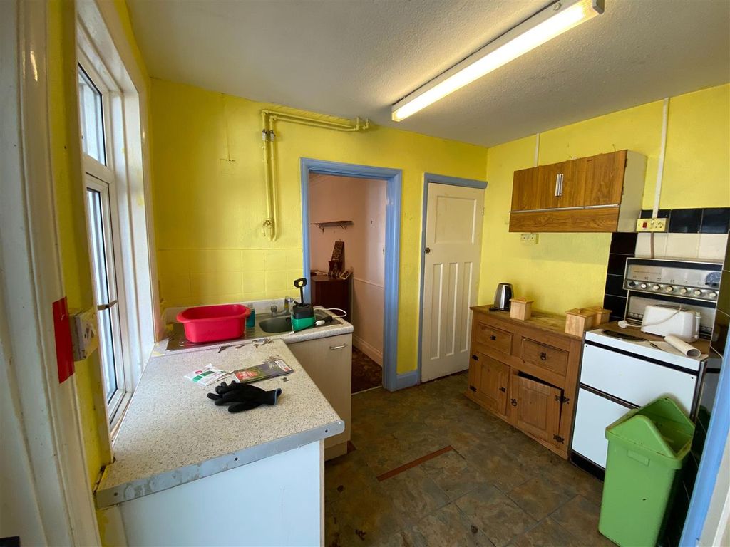 3 bed end terrace house for sale in Lyminster Road, Wick, Littlehampton BN17, £250,000
