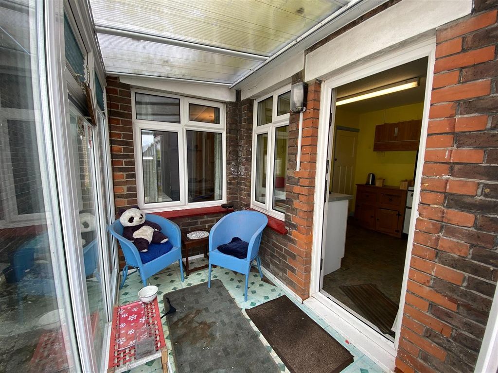 3 bed end terrace house for sale in Lyminster Road, Wick, Littlehampton BN17, £250,000