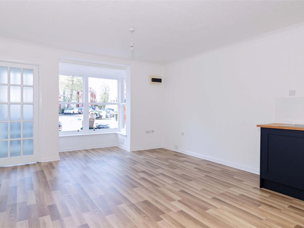 1 bed flat for sale in Coombe Road, Brighton BN2, £200,000