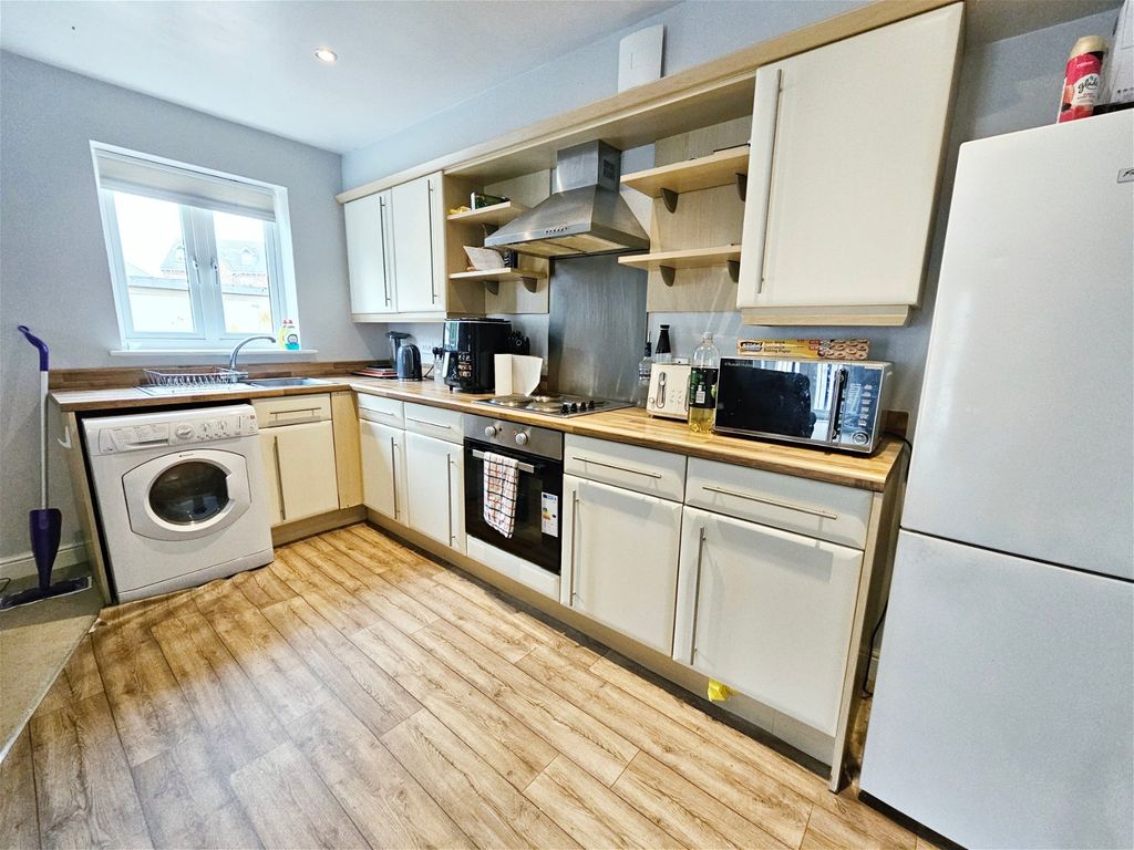 2 bed flat for sale in Wooley Edge Lane, Woolley Grange, Barnsley S75, £125,000