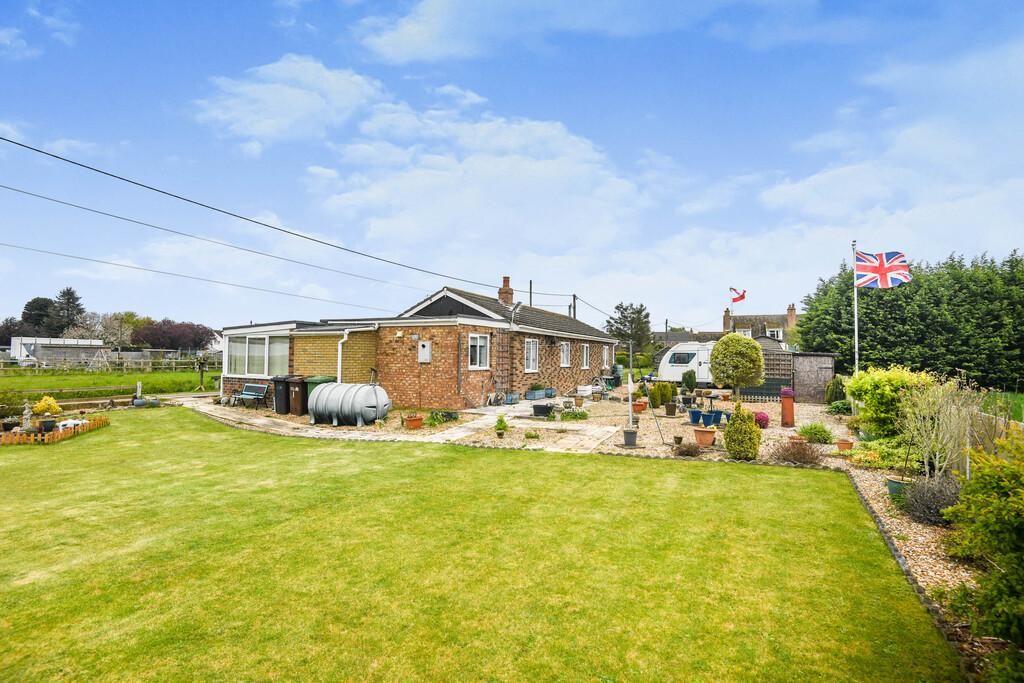 2 bed detached bungalow for sale in Elmside, Emneth PE14, £220,000