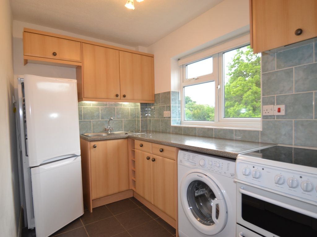 2 bed flat for sale in Plantation Road, Amersham HP6, £249,950