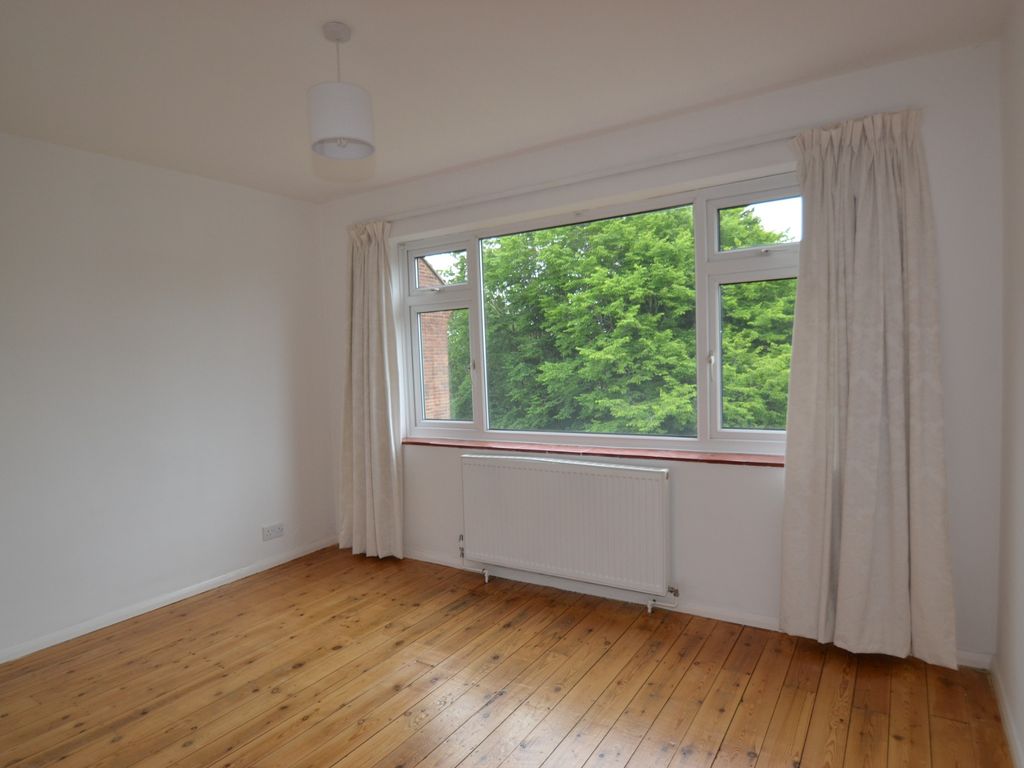 2 bed flat for sale in Plantation Road, Amersham HP6, £249,950