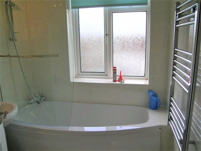 2 bed flat for sale in Burkes Road, Beaconsfield HP9, £285,000