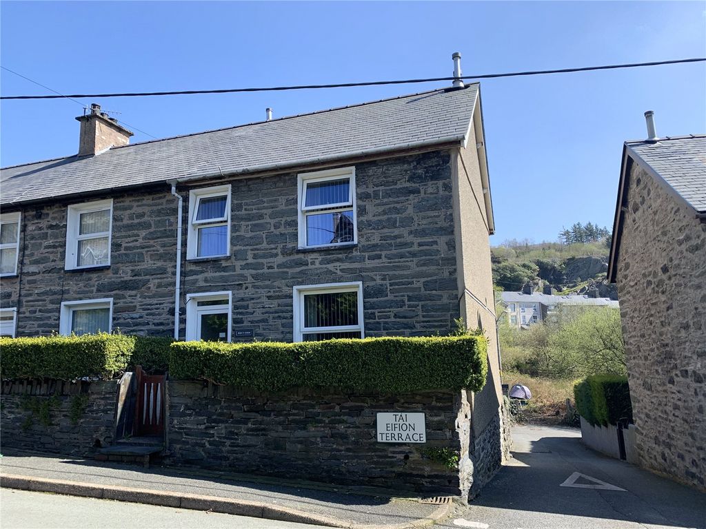 2 bed end terrace house for sale in Blaenau Ffestiniog, Gwynedd LL41, £145,000