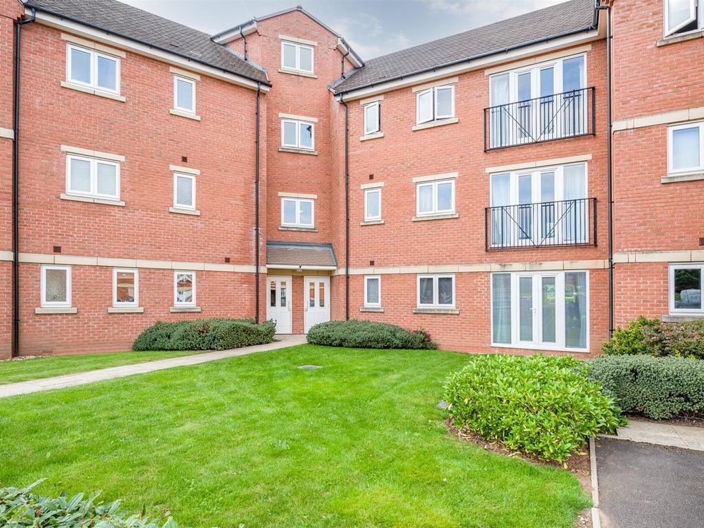 2 bed flat for sale in Marshall Crescent, Wordsley DY8, £140,000