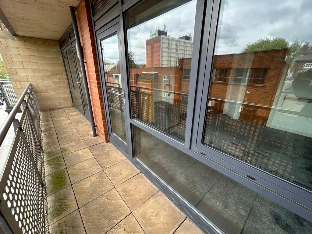 1 bed flat for sale in Roman Wall, Bath Lane, Leicester LE3, £120,000