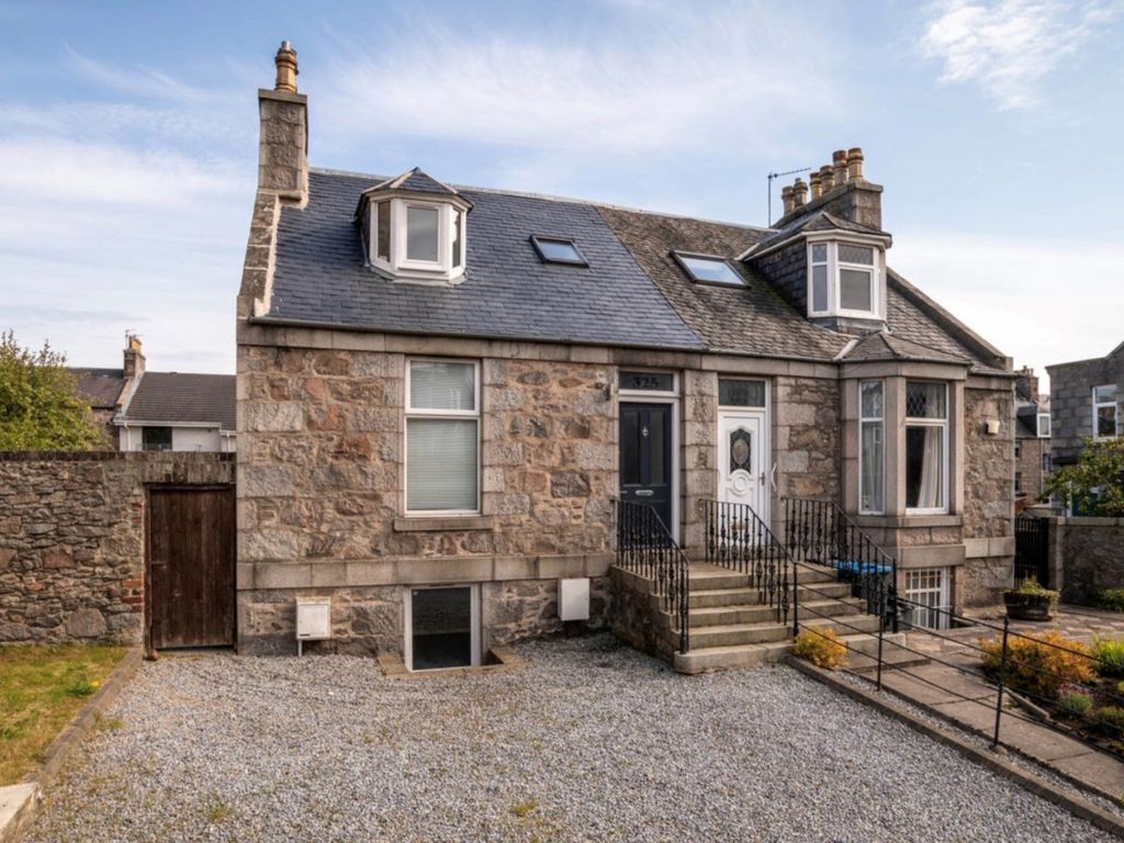 4 bed property for sale in Holburn Street, Aberdeen, Aberdeenshire AB10, £220,000