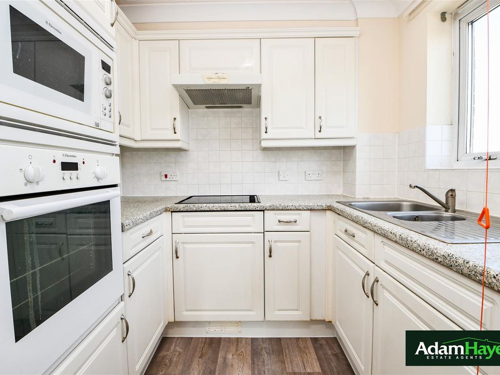 1 bed flat for sale in Bedford Road, East Finchley N2, £225,000