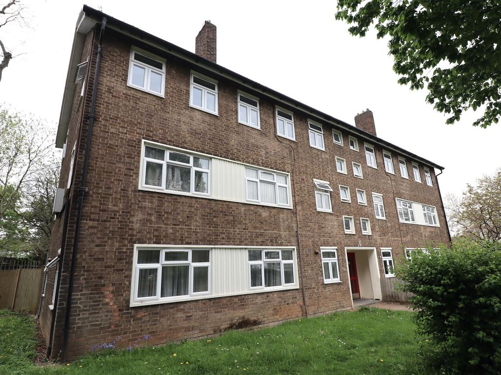 2 bed flat for sale in Corbett Grove, Bounds Green N22, £335,000