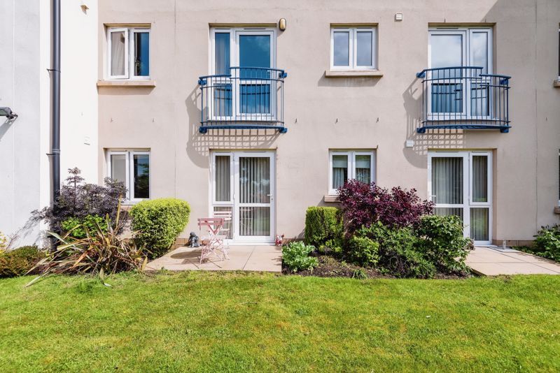 1 bed flat for sale in Lefroy Court, Cheltenham GL51, £120,000