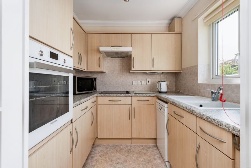 1 bed flat for sale in Lefroy Court, Cheltenham GL51, £120,000