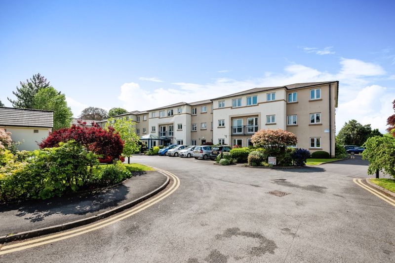 1 bed flat for sale in Lefroy Court, Cheltenham GL51, £120,000