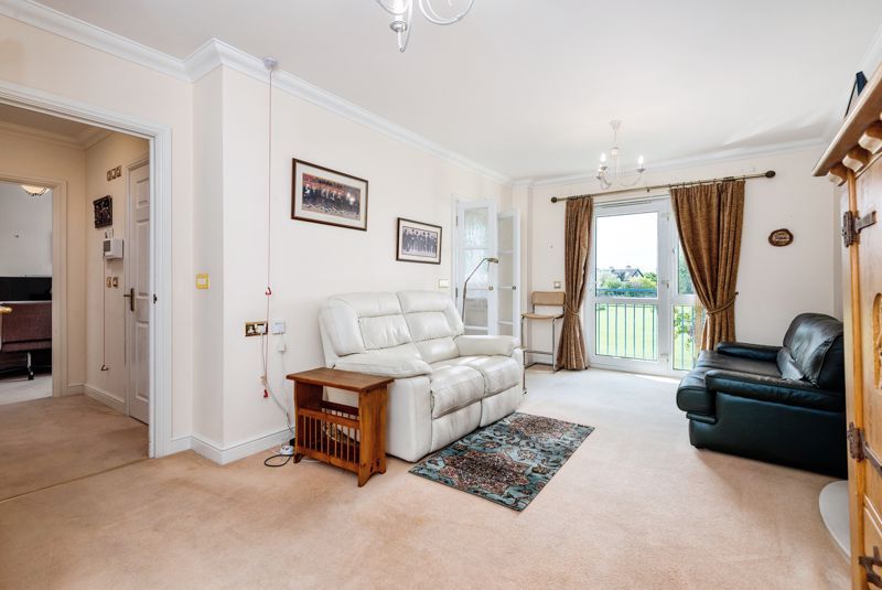 1 bed flat for sale in Lefroy Court, Cheltenham GL51, £120,000