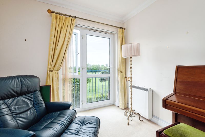 1 bed flat for sale in Lefroy Court, Cheltenham GL51, £120,000