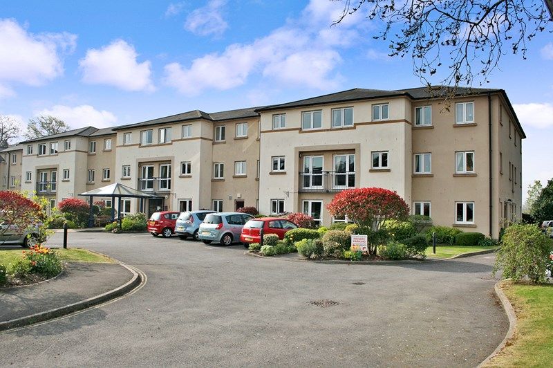 1 bed flat for sale in Lefroy Court, Cheltenham GL51, £120,000
